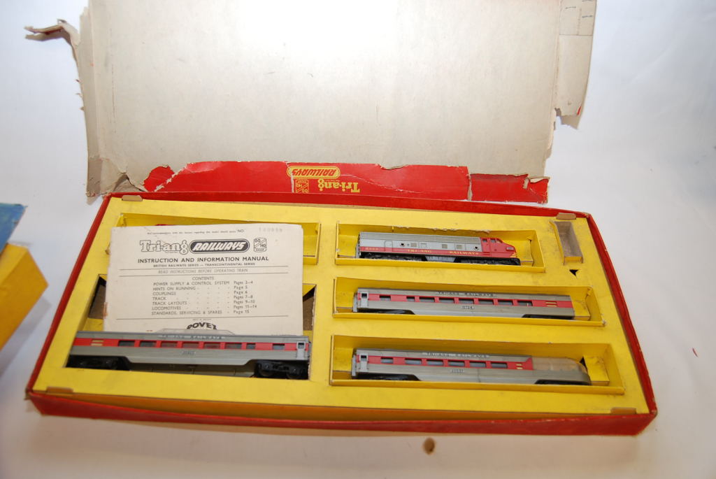 THREE HORNBY OO GAUGE MODEL RAILWAYS PAR - Image 9 of 11