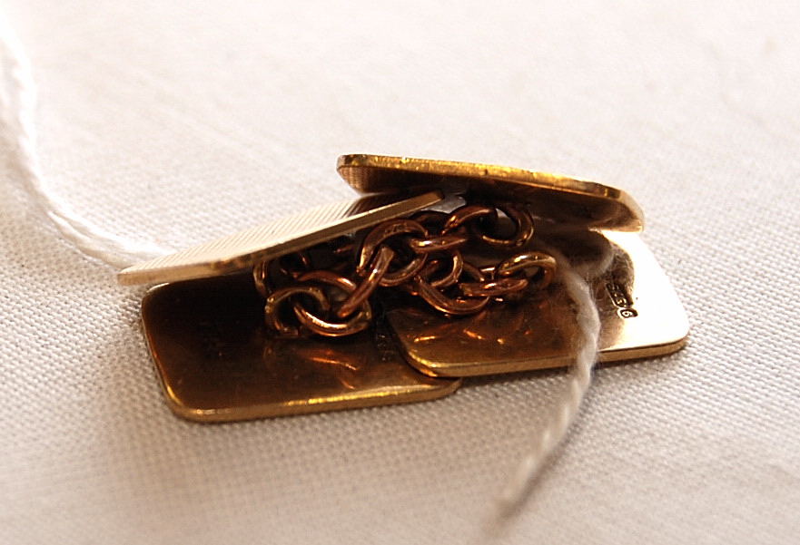 A PAIR OF 9CT GOLD GENTLEMAN'S CUFF LINK - Image 3 of 4