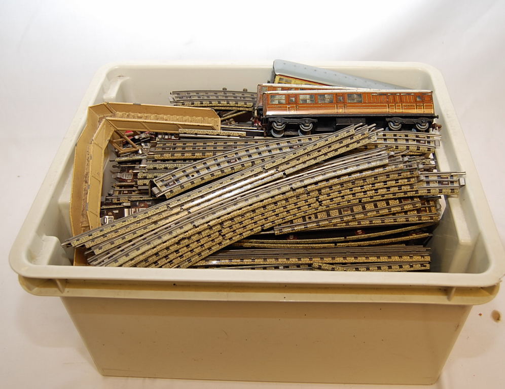 BOX OF VARIOUS "OO" GAUGE TRACK AND ACCE