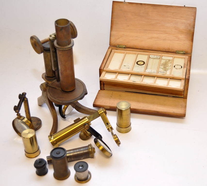 VINTAGE BRASS MICROSCOPE TOGETHER WITH A CASED SET OF SLIDES - Image 4 of 5