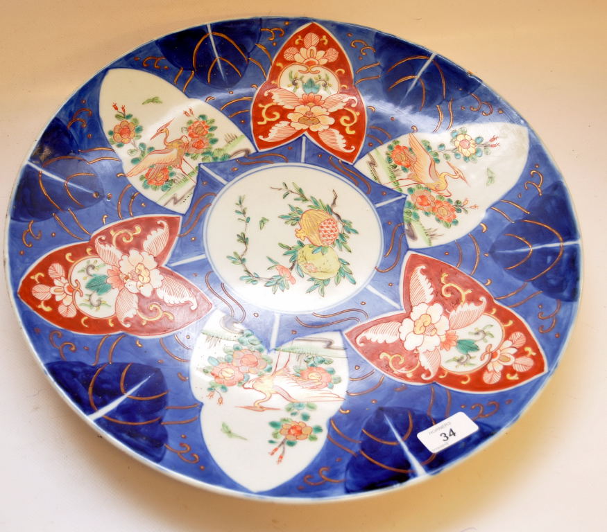 A LARGE JAPANESE IMARI PATTERN CHARGER DECORATED WITH STORK AND FLORAL PANELS IMPRESSED MARK TO - Image 2 of 6