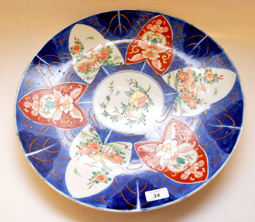 A LARGE JAPANESE IMARI PATTERN CHARGER DECORATED WITH STORK AND FLORAL PANELS IMPRESSED MARK TO - Image 6 of 6