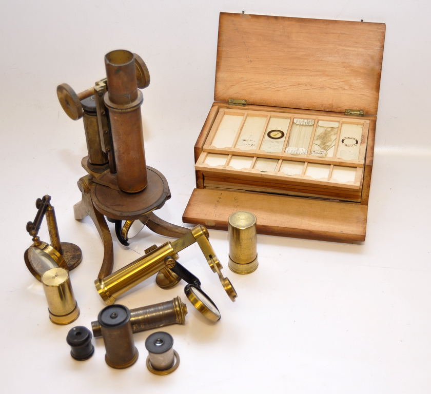 VINTAGE BRASS MICROSCOPE TOGETHER WITH A CASED SET OF SLIDES - Image 3 of 5