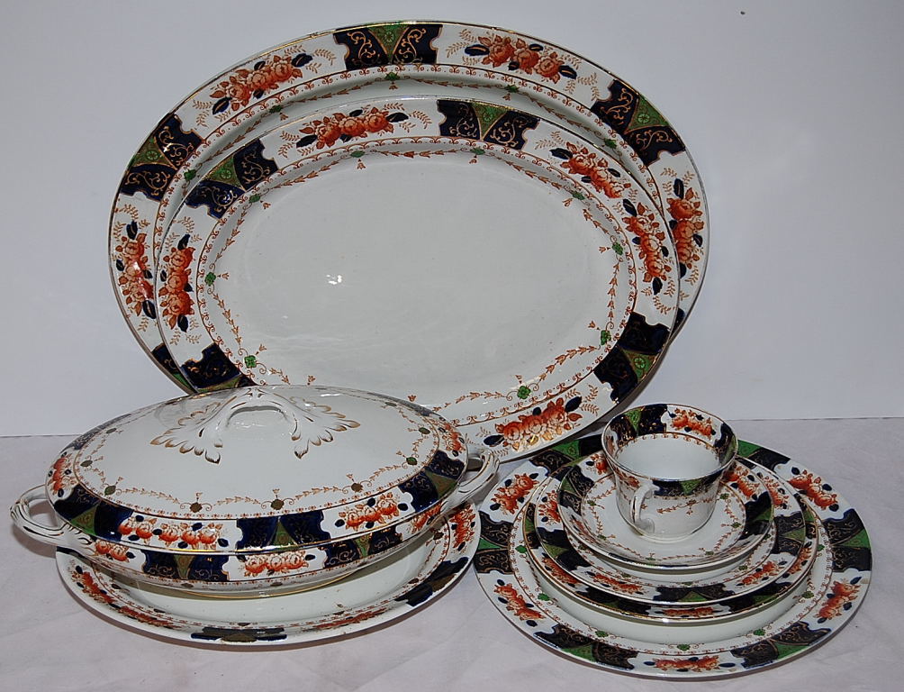 A LARGE WOODS AND SONS EDWARDIAN DINNER SERVICE