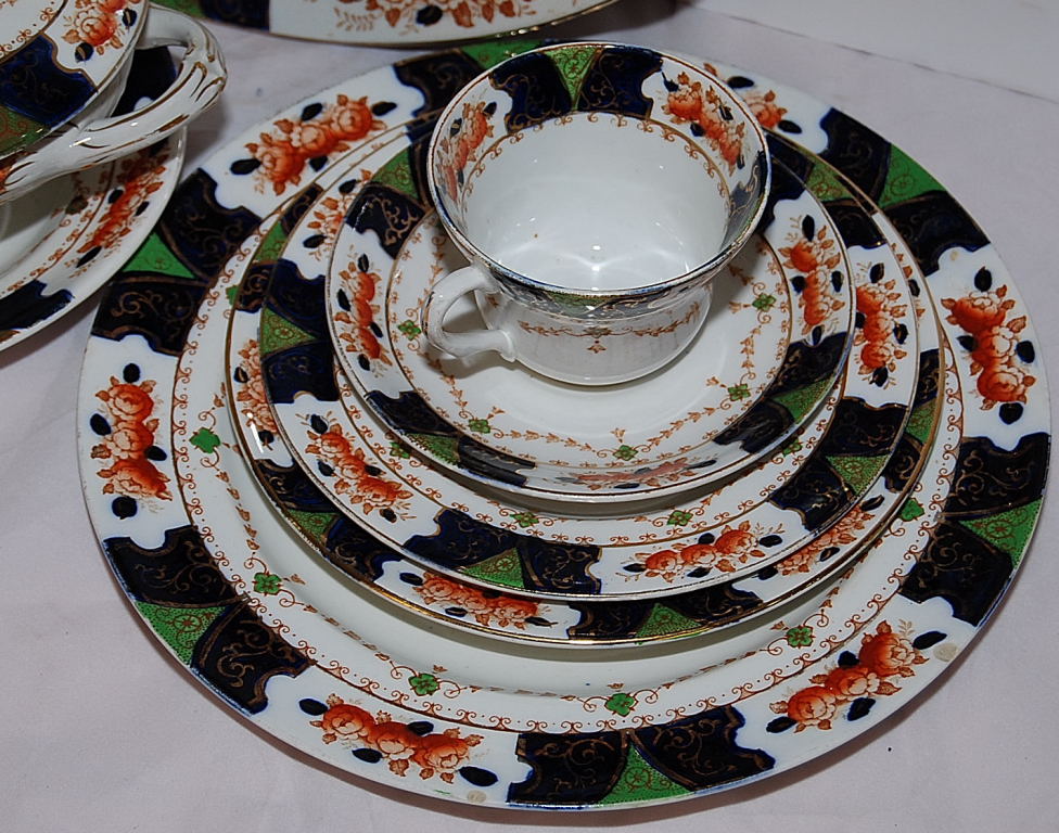 A LARGE WOODS AND SONS EDWARDIAN DINNER SERVICE - Image 2 of 3