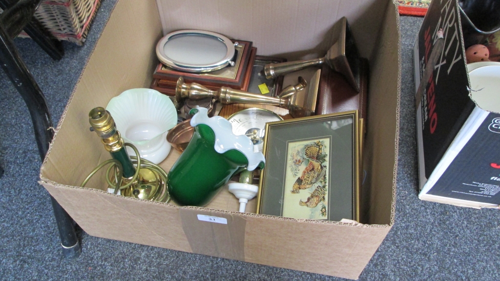 A mixed lot of furnishing, collectors and decorative items, including wall and table lamps,