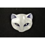 A Lea Stein cat mask brooch, bears Lea Stein mark on back - W6cm CONDITION REPORT: good condition