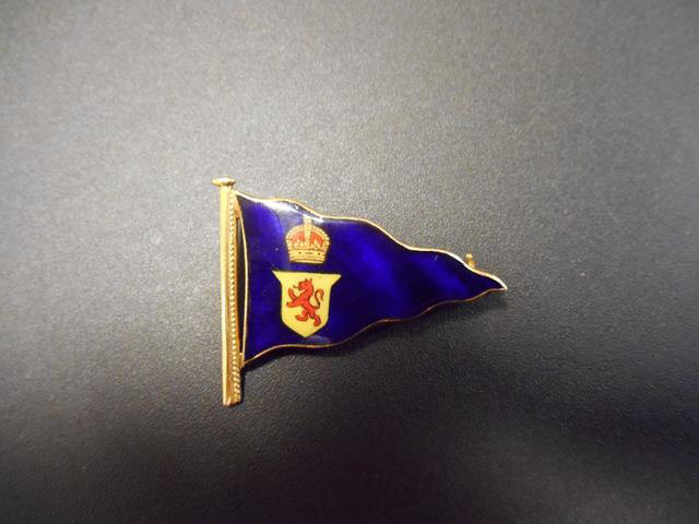 A 9ct gold pennant brooch with blue enamel decorated with Royal Clyde Yacht Club motto, W3.5cm -