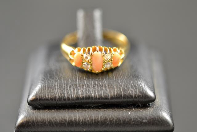 An 18ct gold ring set with coral and diamonds - size P 1/2. CONDITION REPORT: Good condition.