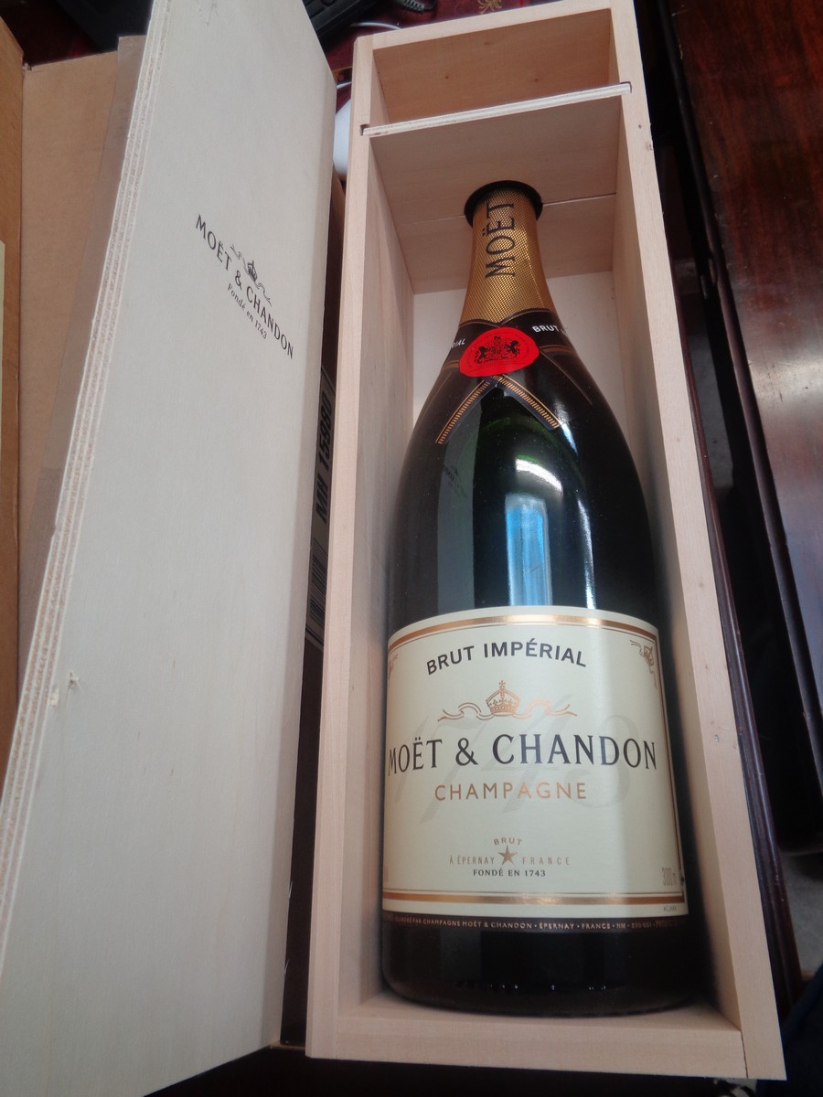 Wooden Cased 3000ml Bottle of Moet & Chandon Brut Imperial