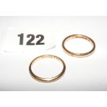 Two hallmarked gold rings, combined weight of 3.8 grams.
