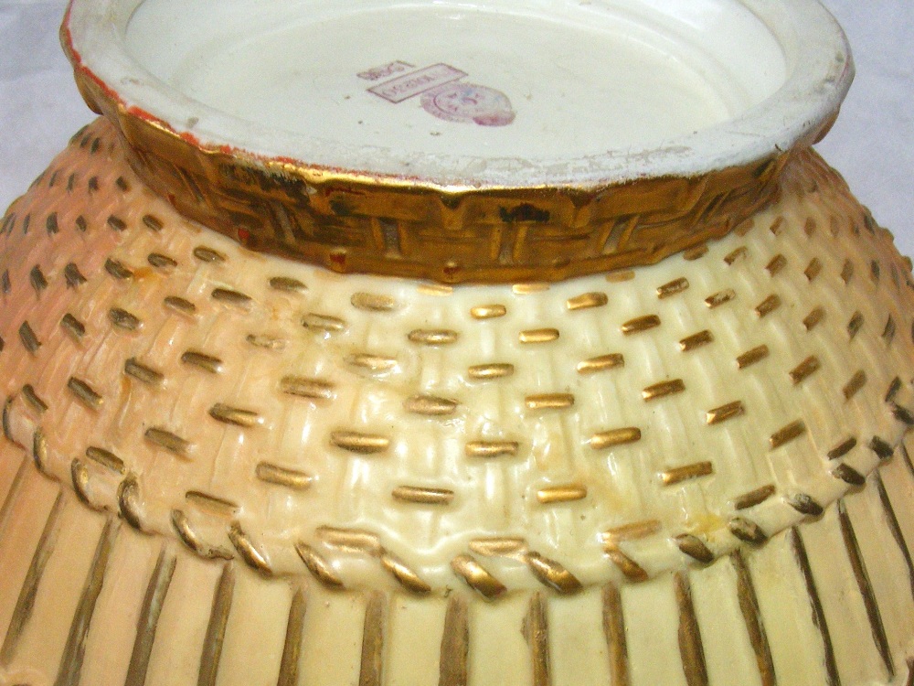 A Royal Worcester blush ivory porcelain - Image 3 of 3