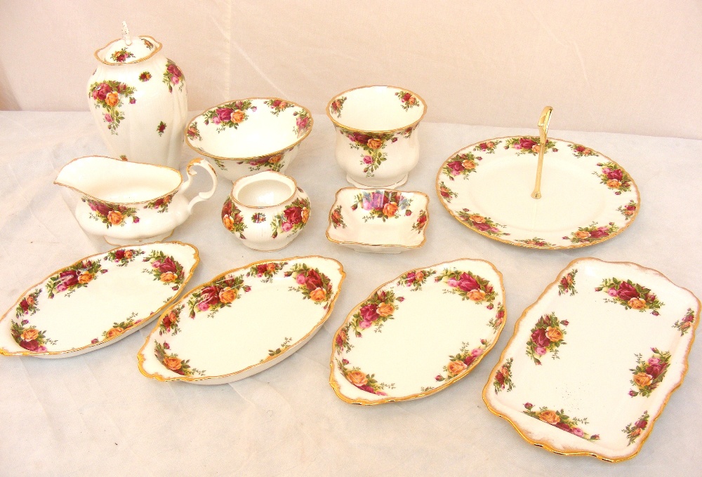 A tray of assorted Royal Albert Old Coun