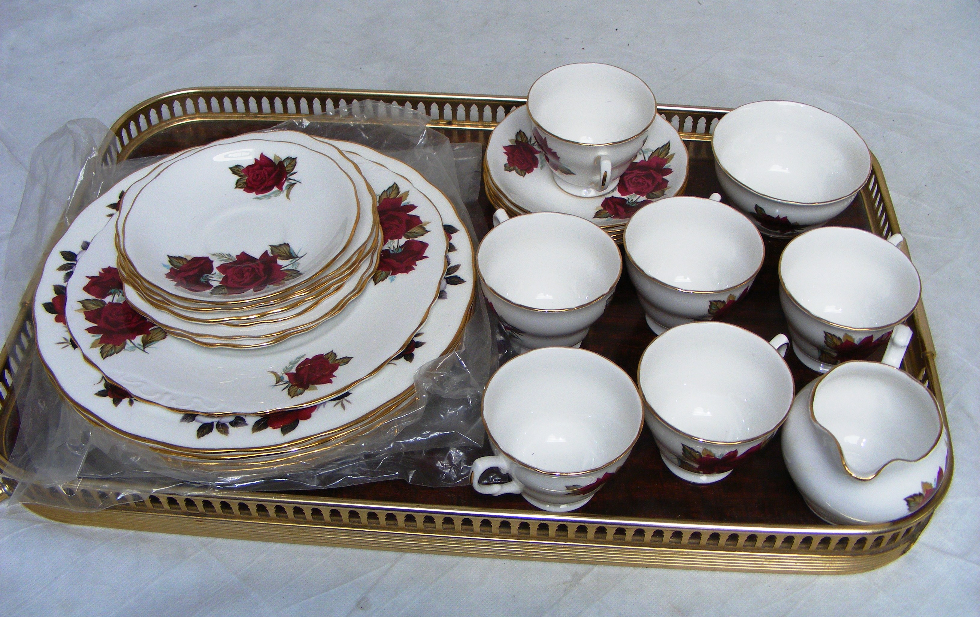 A Royal Vale porcelain 21 piece sandwich set. CONDITION REPORT: Note: we do not offer an in house