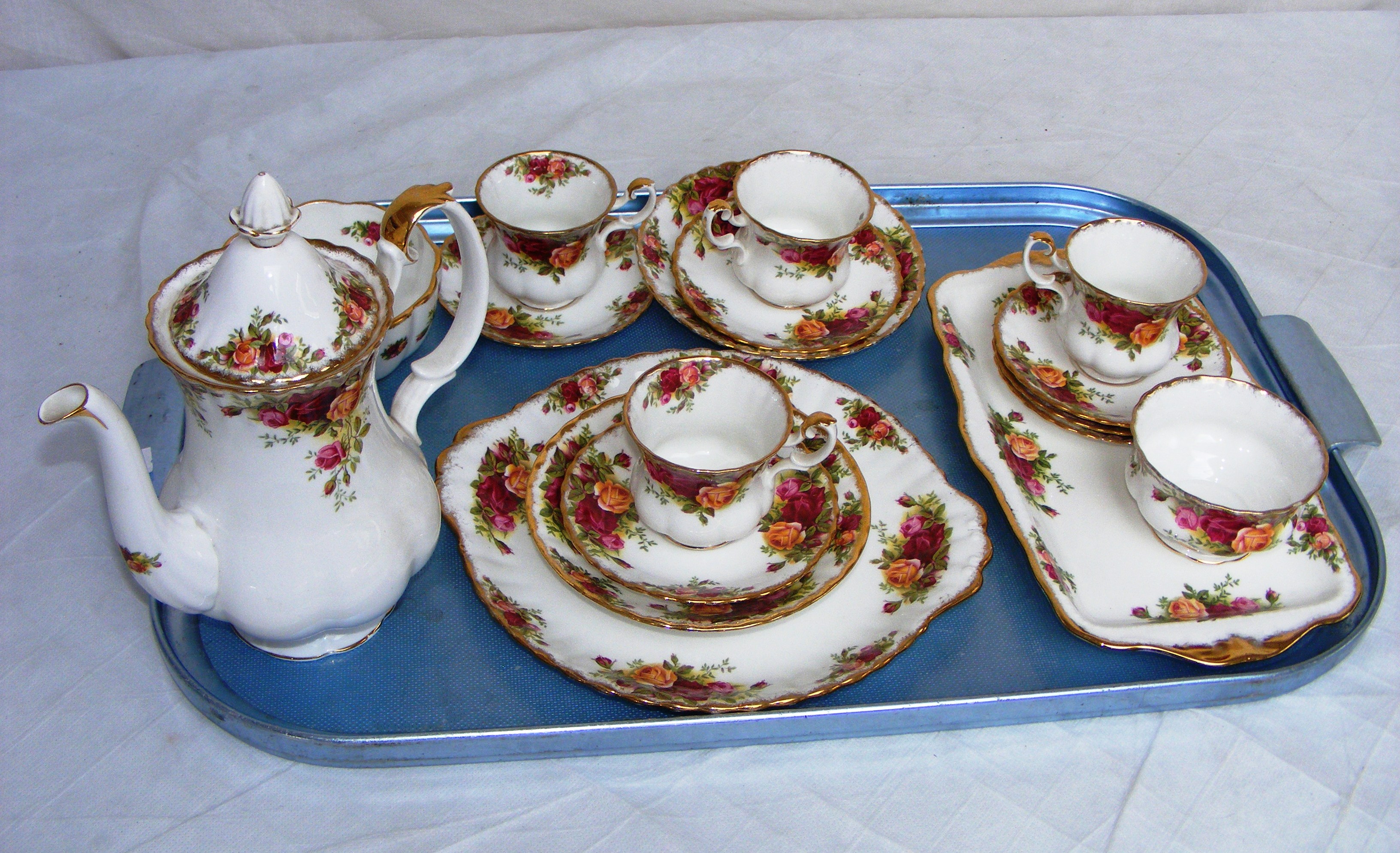 A Royal Albert Old Country Roses porcelain part tea service. CONDITION REPORT: No chips or cracks