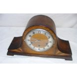 An Art Deco mantle clock.