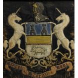 Important et ancien BLASON	 brodé de fils de coton et de cannetille métallique	 blason entouré par