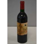 1 Blle	CH. LYNCH BAGES	Pauillac GCC	1985	 Et. tâchée et usée mais lisible. N : bas goulot.