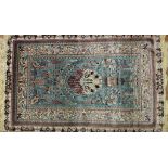 Tapis Hereké décor floral sur fond bleu, laine et soie, 122 x 76 cm