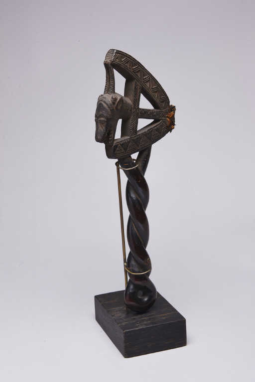 Baoulé (Côte d'Ivoire) - Ancien " marteau à musique "  au heurtoir traditionnellement sculpté d' - Image 2 of 2