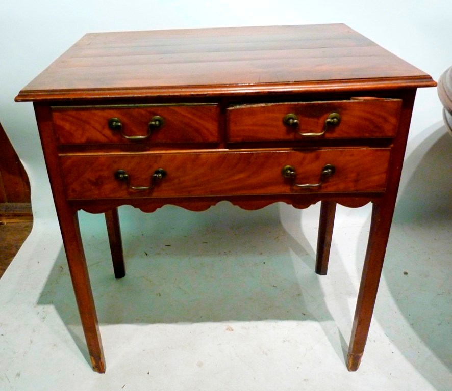 A George III Mahogany Side Table, the mo - Image 3 of 3