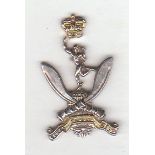 The Queen's Gurkha Signals cap badge. Good (Bi metal)