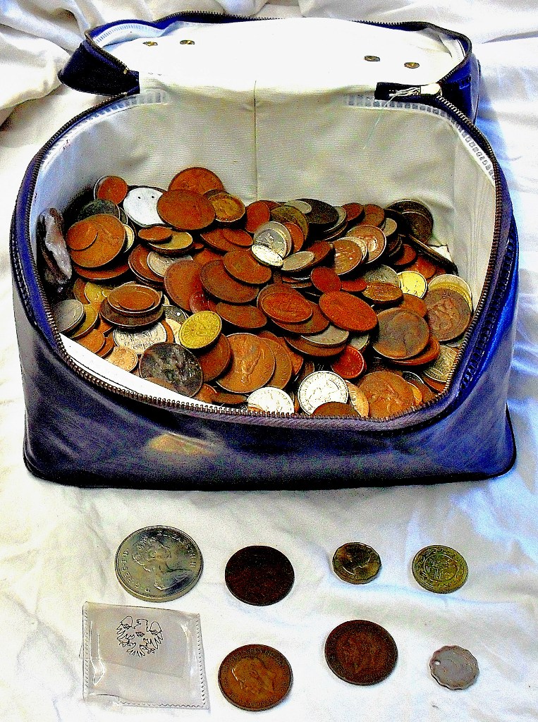 Charity Coin Mix In a vanity bag (100's) Kilos.