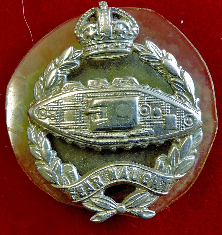 WWII Tank Corps Cap badge 'Fear Naught' in white metal. KC.