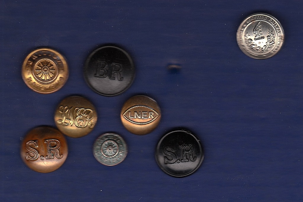 Railwayana - Railway Buttons (8) A small collection of brass, silver etc., original Railway - Image 6 of 6