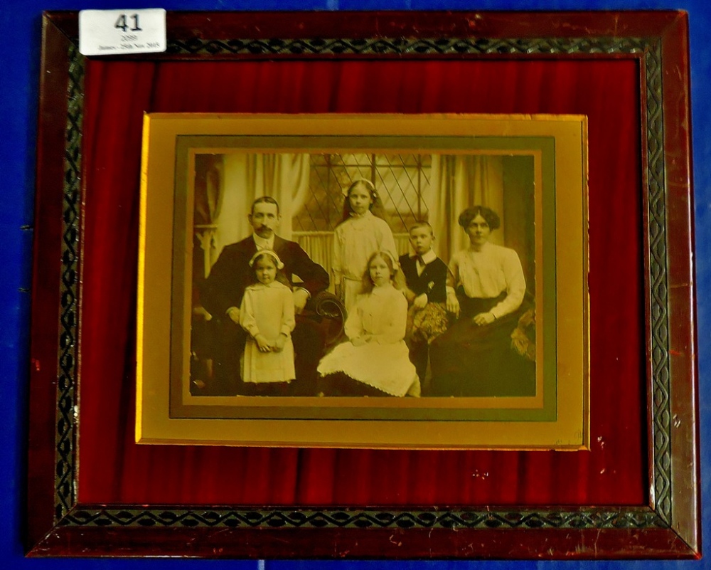 Photograph of family  (Social History)  in nice frame (11½" x 9½").