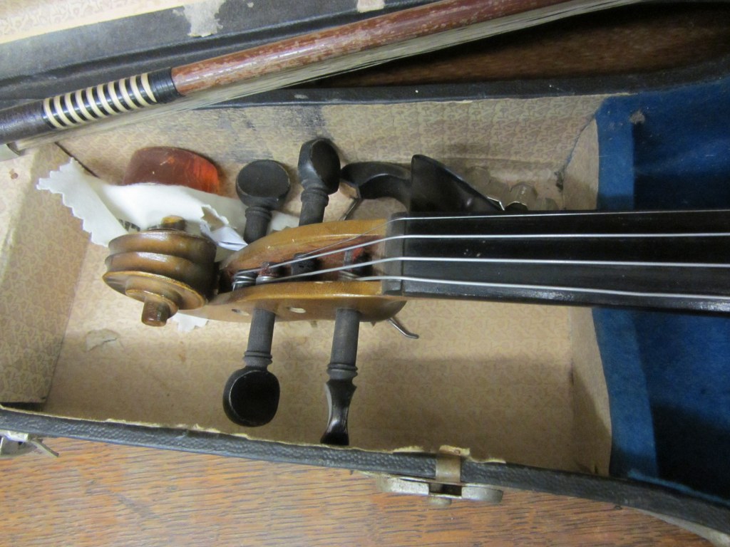 VIOLIN, cased Czechoslovakian violin with box - Image 3 of 5