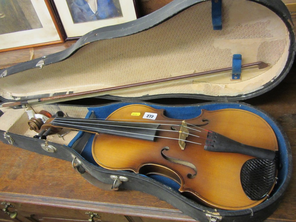 VIOLIN, cased Czechoslovakian violin with box