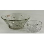 2 glass bowls