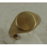 9ct yellow gold plain signet ring. Size: N. Total weight: 8.4g
