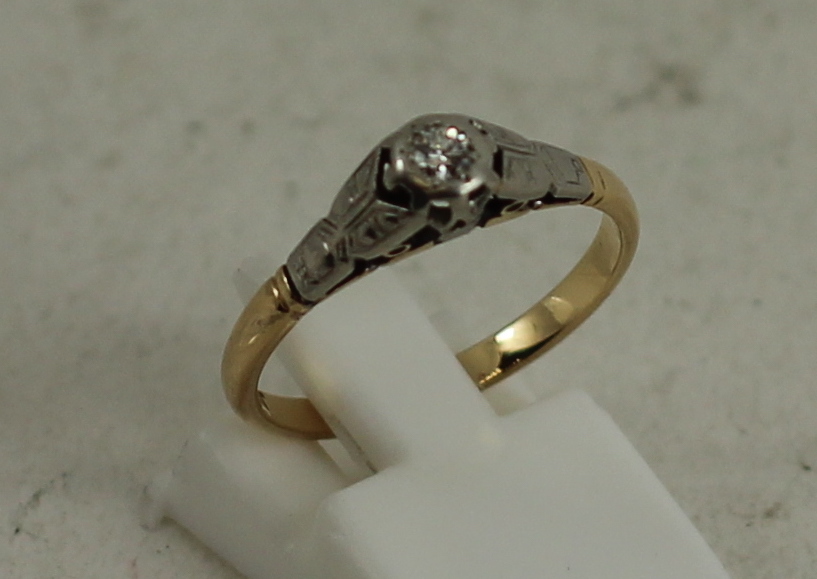 18ct gold platinum set solitaire diamond ring size: O