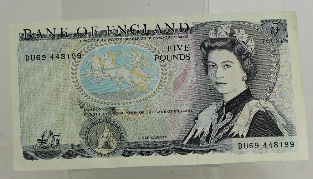 An unsigned 1980s £5 note  DU69 448199
missing cheif cashier signature - Image 2 of 3