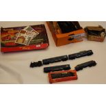 Quantity of oo/ho Gauge Railway items including a Traing 'The Conqueror' set
