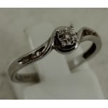 9ct white gold ring with diamond