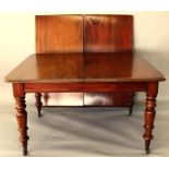 AN EARLY 19TH CENTURY MAHOGANY EXTENDING DINING TABLE WITH TWO LEAVES, the rounded rectangular top