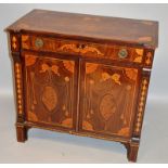 A GOOD GEORGIAN MAHOGANY MARQUETRY COMMODE, inlaid in the DUTCH MANNER, inlaid with fans, ribbons