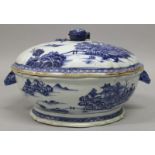 AN 18TH CENTURY CHINESE QIANLONG PERIOD SHAPED OVAL PORCELAIN TUREEN & COVER, painted with river