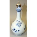 AN 18TH CENTURY CHINESE QIANLONG PERIOD SILVER-MOUNTED BLUE & WHITE PORCELAIN GUGLET, the unmarked