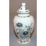 AN 18TH CENTURY CHINESE QIANLONG PERIOD PORCELAIN TEA CADDY & COVER, the fluted sides painted en