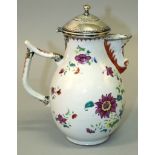 AN 18TH CENTURY CHINESE QIANLONG PERIOD SILVER-MOUNTED FAMILLE ROSE PORCELAIN JUG, with hinged