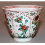 A CHINESE KANGXI PERIOD FAMILLE VERTE PORCELAIN BEAKER CUP, circa 1700, the sides painted with