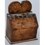 A SMALL 18TH CENTURY OAK CANDLE BOX with lift up lid. 7ins wide.