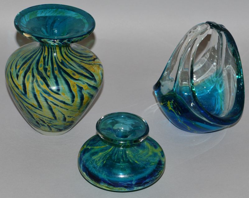 A MDINA SPECKLED GLASS BULBOUS VASE, a smaller vase and a small basket (3).