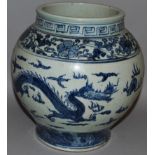 A LARGE CHINESE MING STYLE BLUE AND WHITE VASE. 9.8in high.