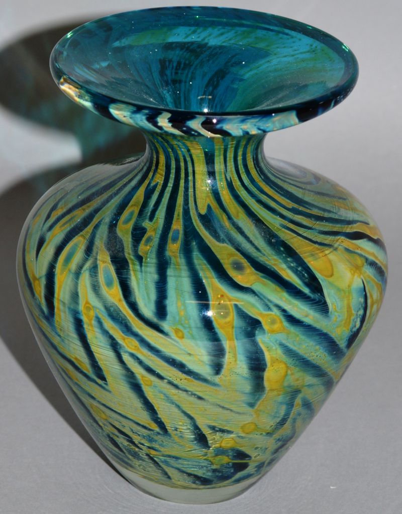 A MDINA SPECKLED GLASS BULBOUS VASE, a smaller vase and a small basket (3). - Image 2 of 4