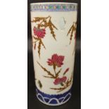 A GOOD QUALITY CHINESE FAMILLE ROSE PORCELAIN HAT VASE, circa 1900, with pierced quatrefoil